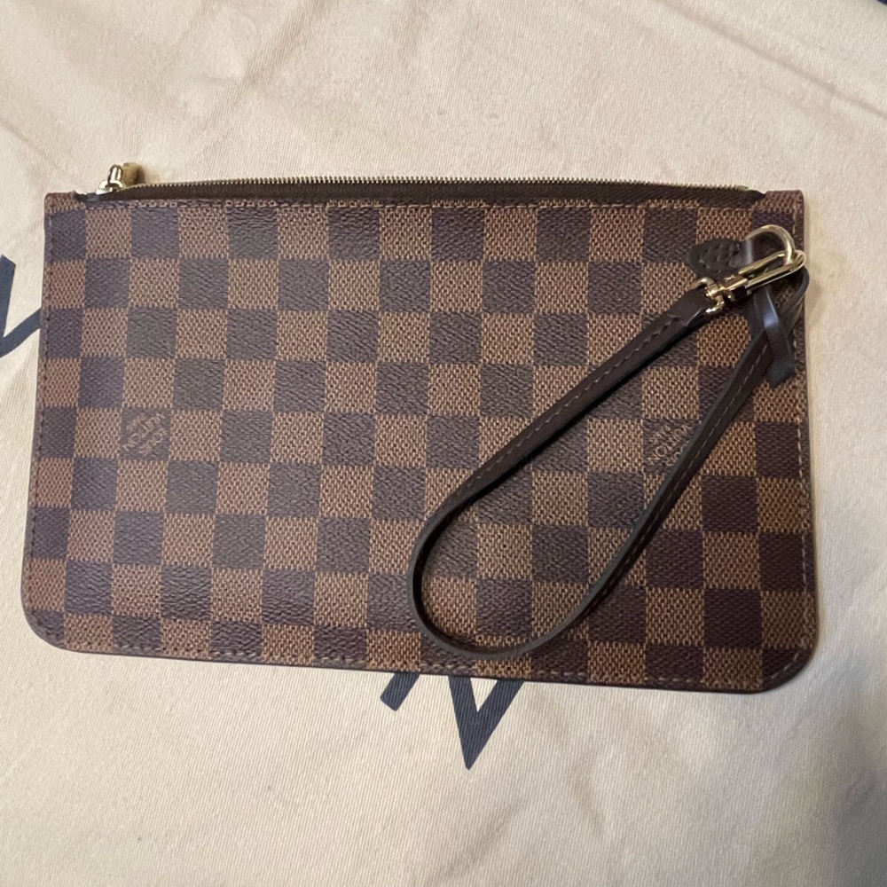 AUTHENTIC Louis Vuitton Damier Ebene Pochette